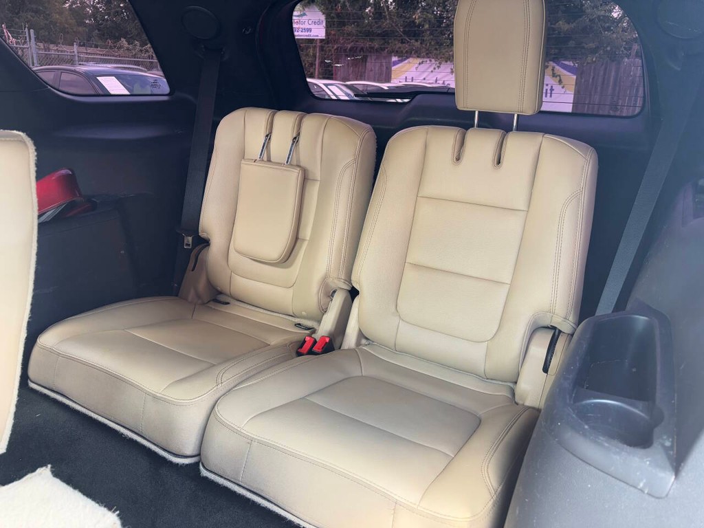 Ford Explorer Vehicle Full-screen Gallery Image 12