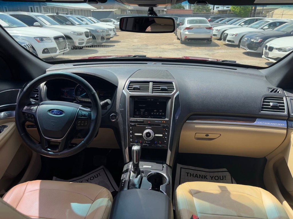 Ford Explorer Vehicle Full-screen Gallery Image 13