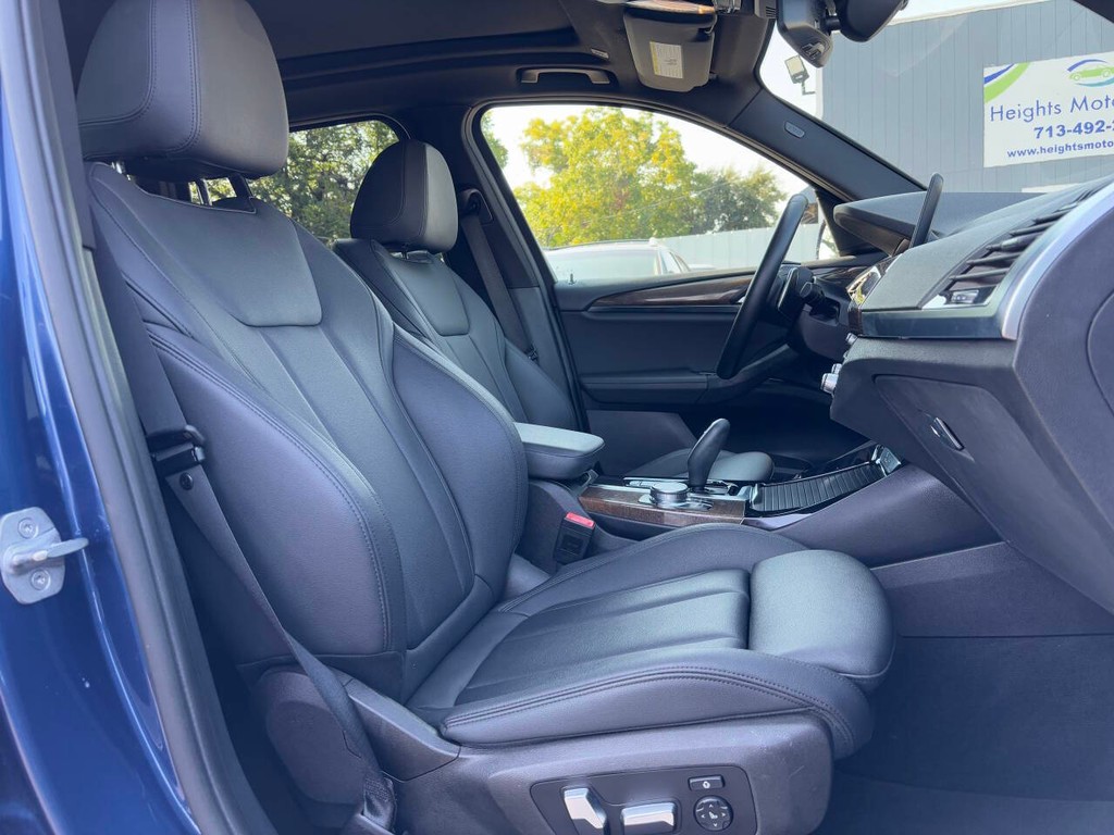 BMW X3 Vehicle Full-screen Gallery Image 10