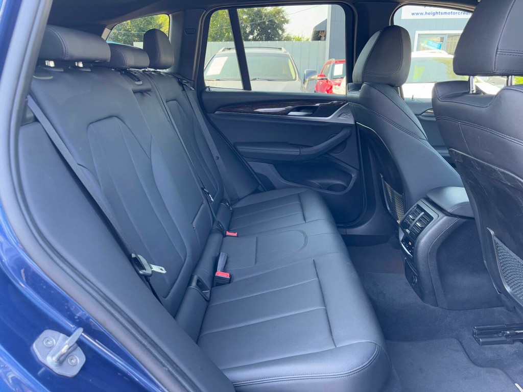 BMW X3 Vehicle Full-screen Gallery Image 12