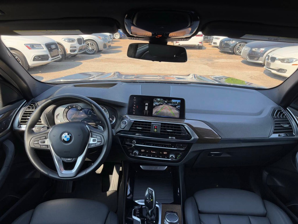 BMW X3 Vehicle Full-screen Gallery Image 13