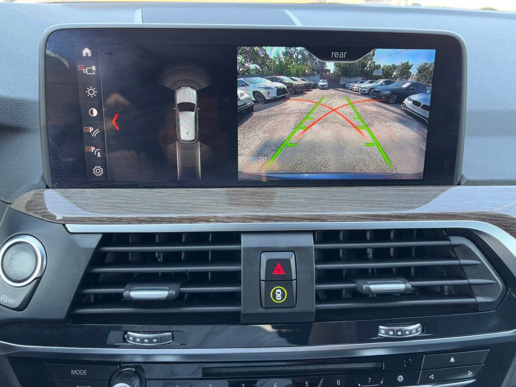 BMW X3 Vehicle Full-screen Gallery Image 15