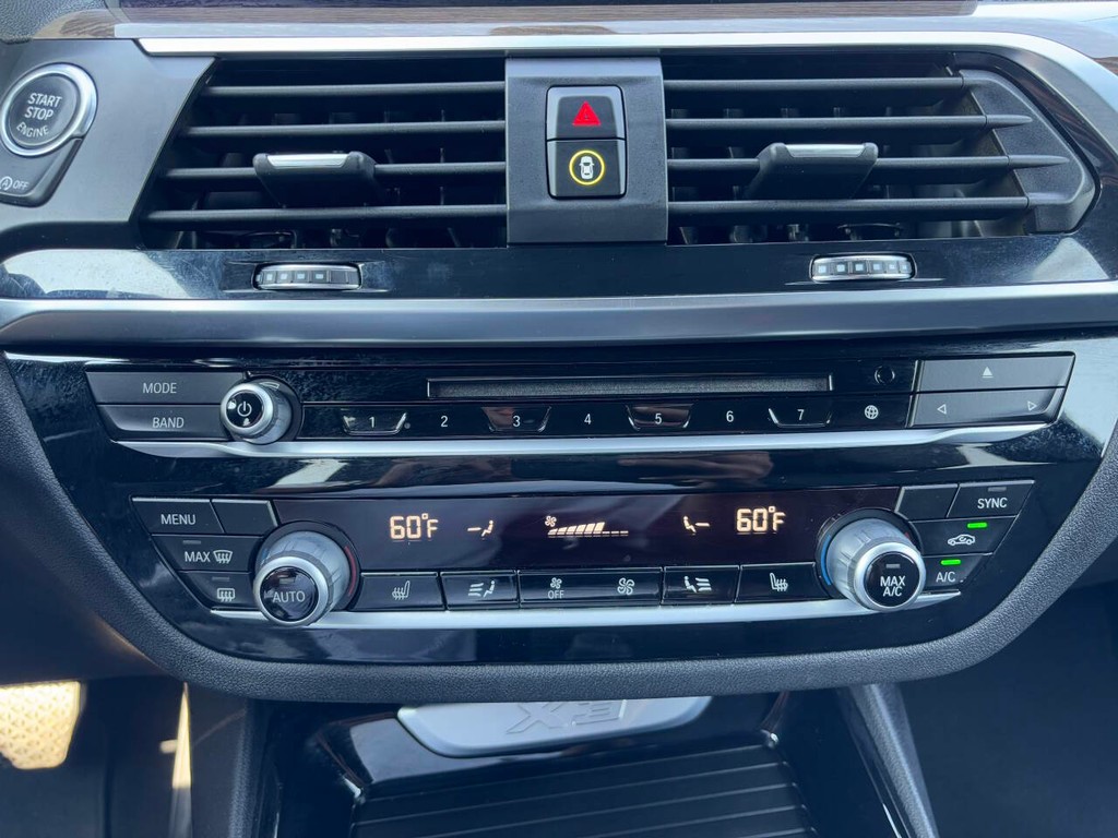 BMW X3 Vehicle Full-screen Gallery Image 16