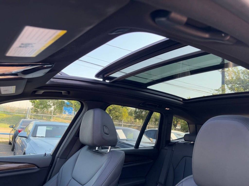 BMW X3 Vehicle Full-screen Gallery Image 19