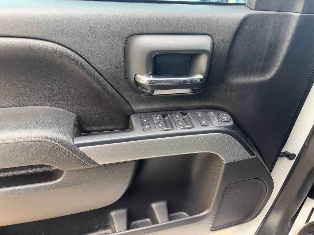 Chevrolet Silverado 1500 Vehicle Full-screen Gallery Image 19