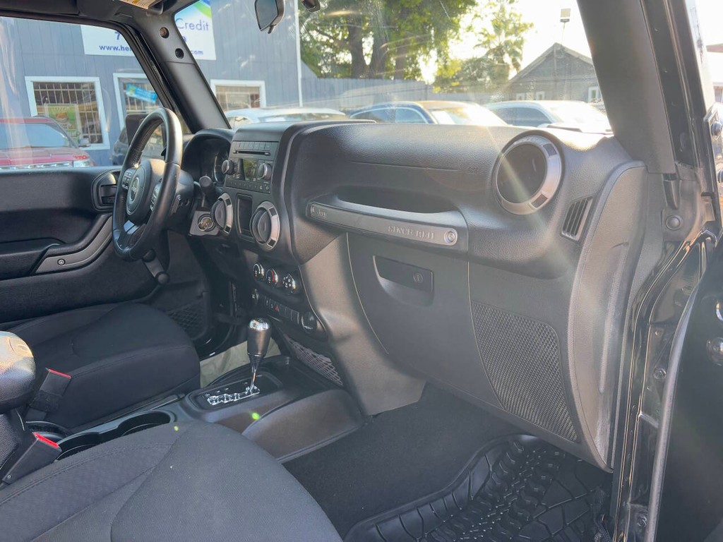 Jeep Wrangler Unlimited Vehicle Full-screen Gallery Image 11