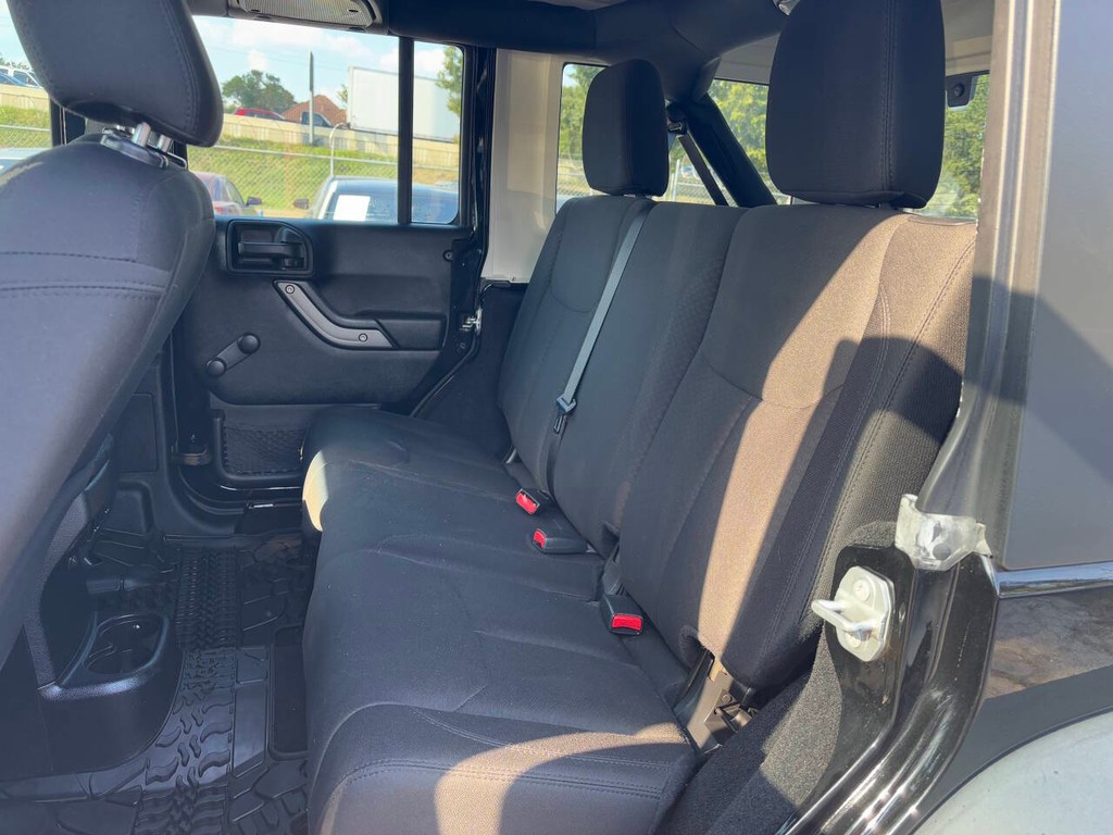 Jeep Wrangler Unlimited Vehicle Full-screen Gallery Image 13