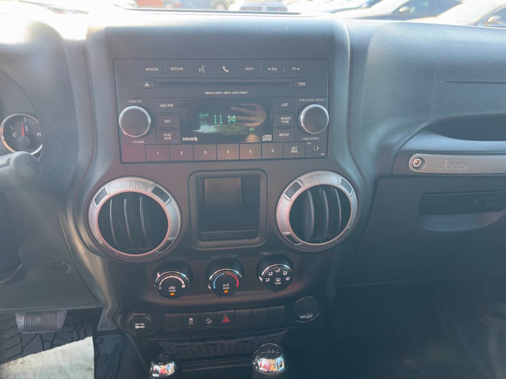 Jeep Wrangler Unlimited Vehicle Full-screen Gallery Image 17