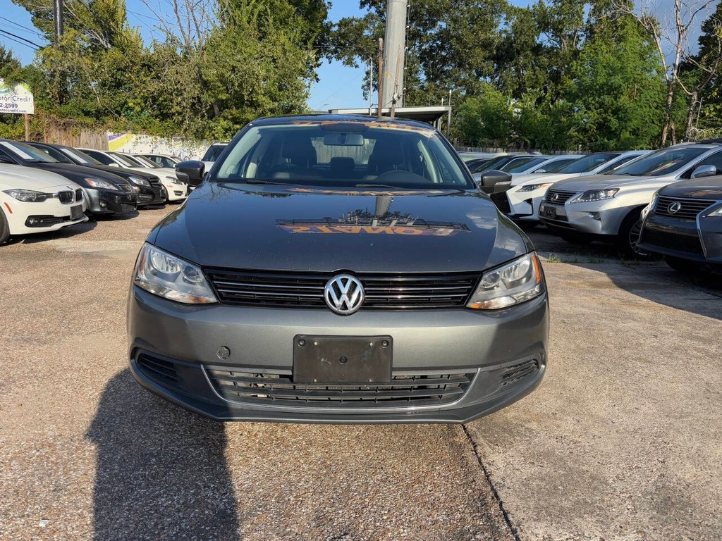 Volkswagen Jetta Sedan Vehicle Full-screen Gallery Image 02