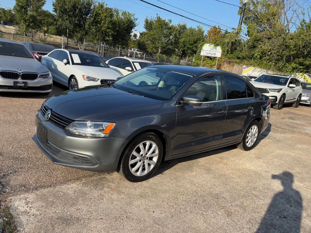 Volkswagen Jetta Sedan Vehicle Full-screen Gallery Image 03
