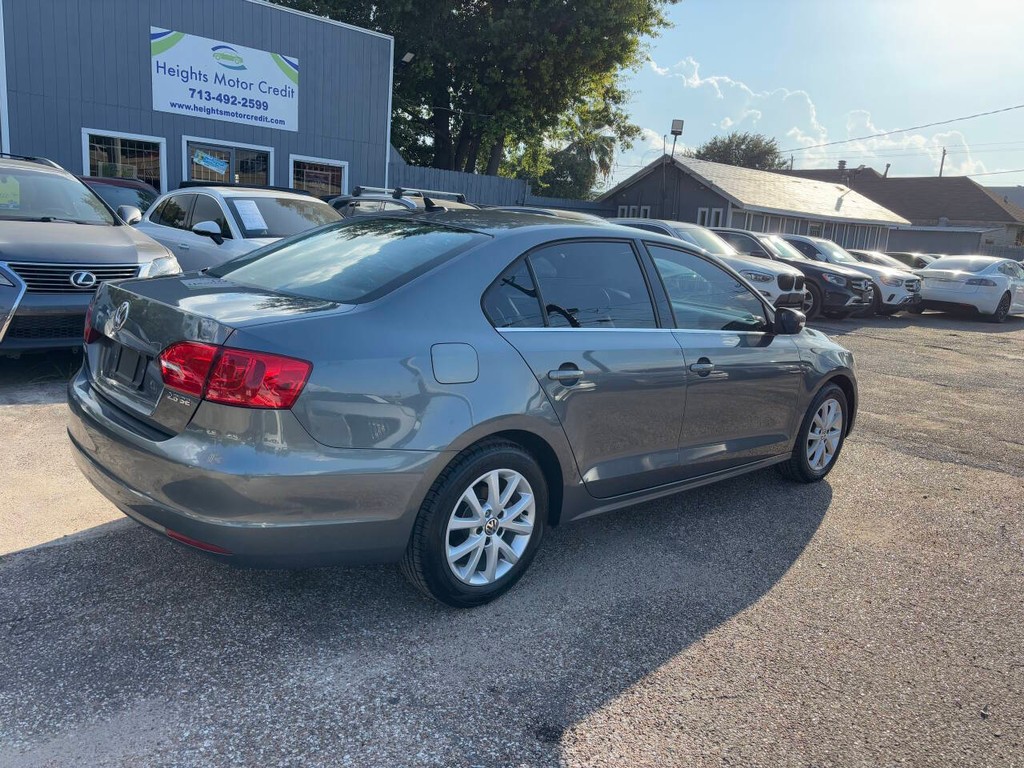Volkswagen Jetta Sedan Vehicle Full-screen Gallery Image 06