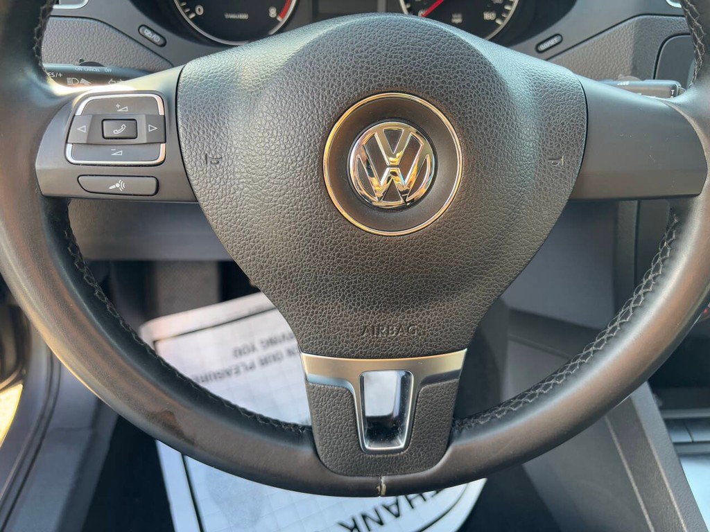 Volkswagen Jetta Sedan Vehicle Full-screen Gallery Image 18