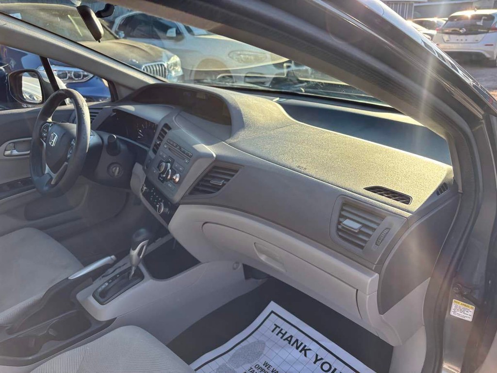 Honda Civic Sedan Vehicle Full-screen Gallery Image 09