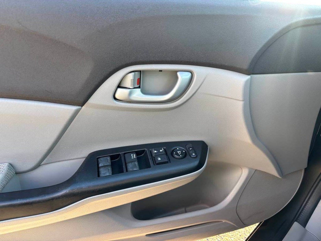 Honda Civic Sedan Vehicle Full-screen Gallery Image 15