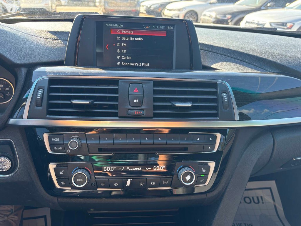 BMW 3 Series Vehicle Full-screen Gallery Image 15