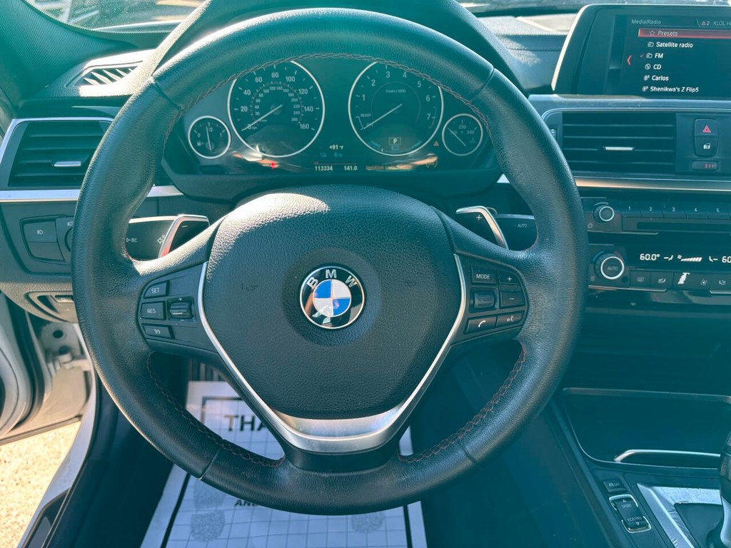 BMW 3 Series Vehicle Full-screen Gallery Image 18