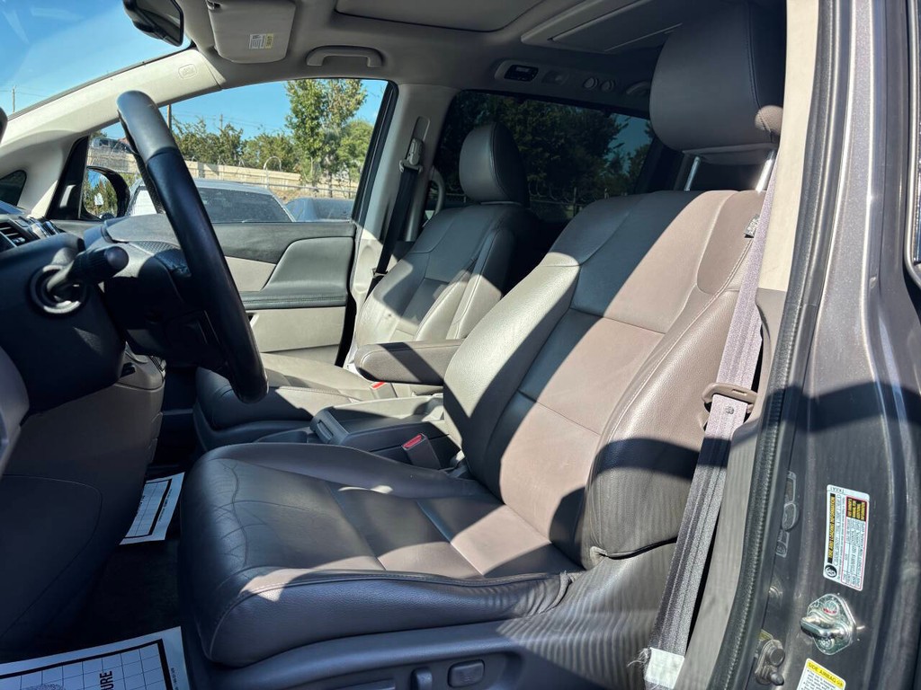 Honda Odyssey Vehicle Full-screen Gallery Image 09