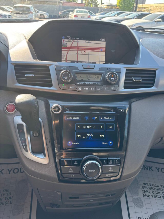 Honda Odyssey Vehicle Full-screen Gallery Image 14