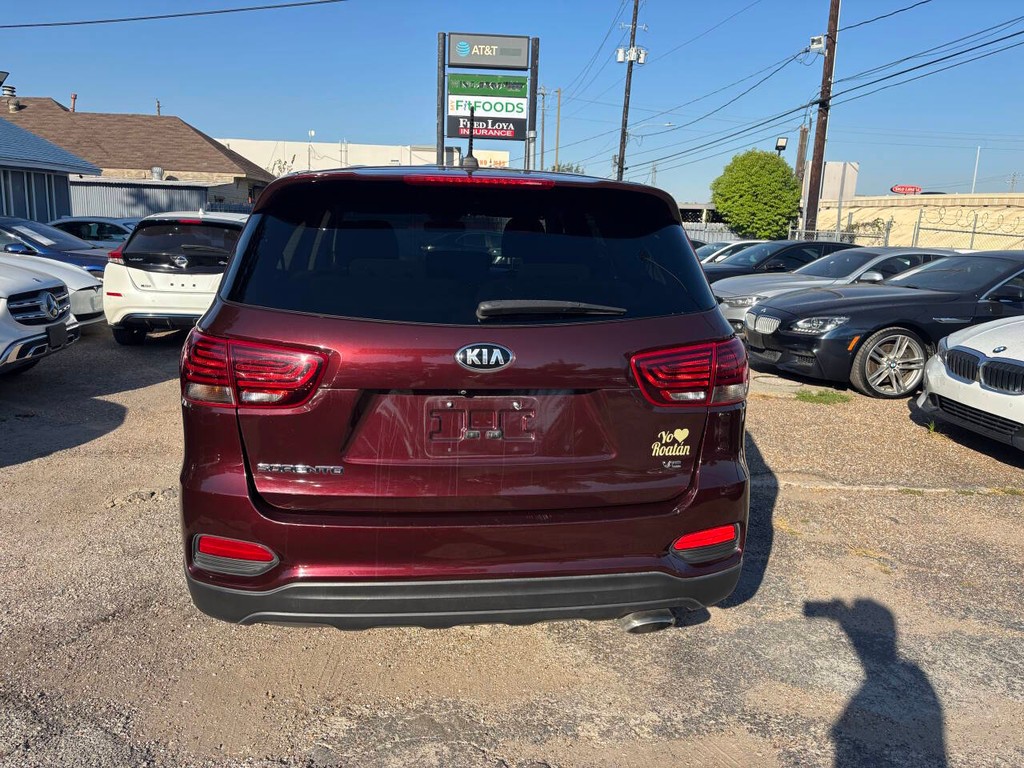 Kia Sorento Vehicle Full-screen Gallery Image 05