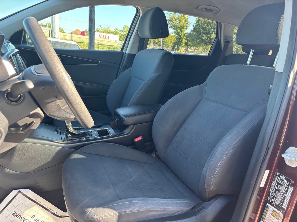 Kia Sorento Vehicle Full-screen Gallery Image 08