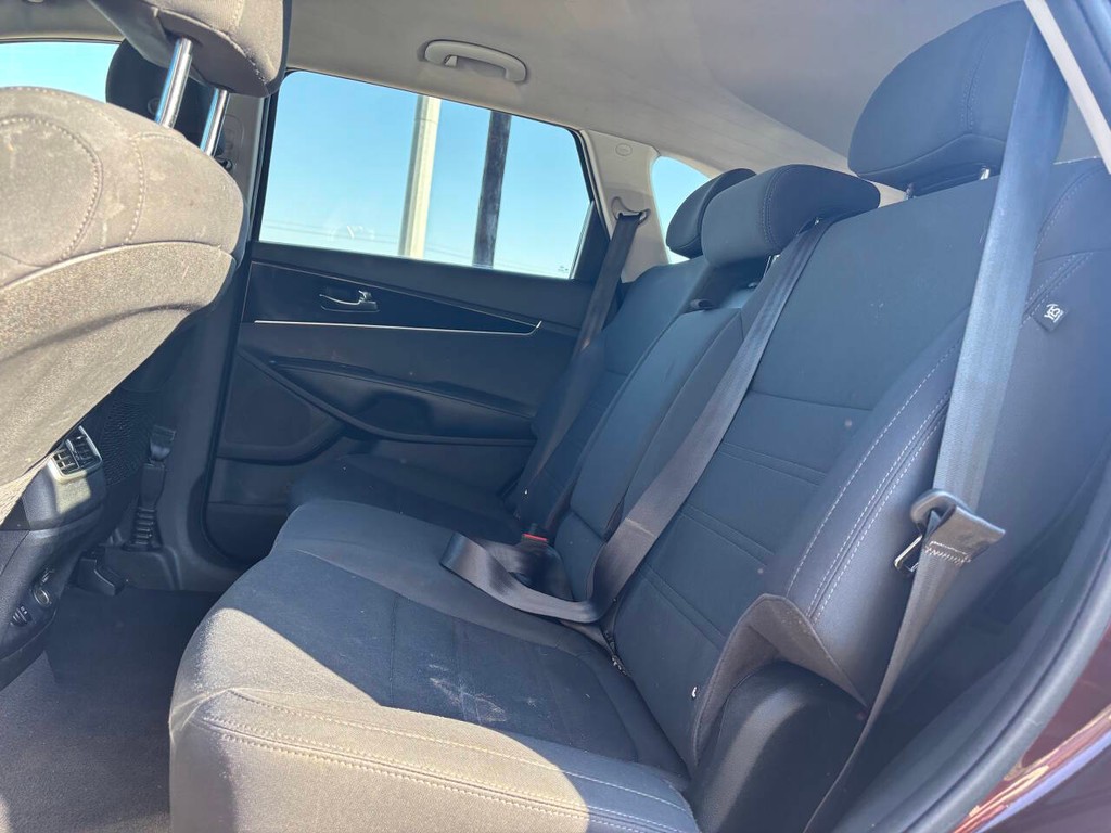 Kia Sorento Vehicle Full-screen Gallery Image 10
