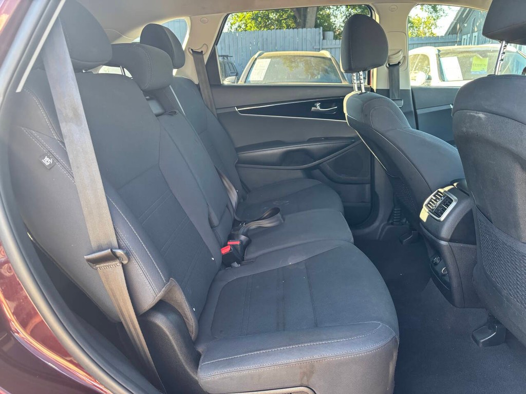 Kia Sorento Vehicle Full-screen Gallery Image 11