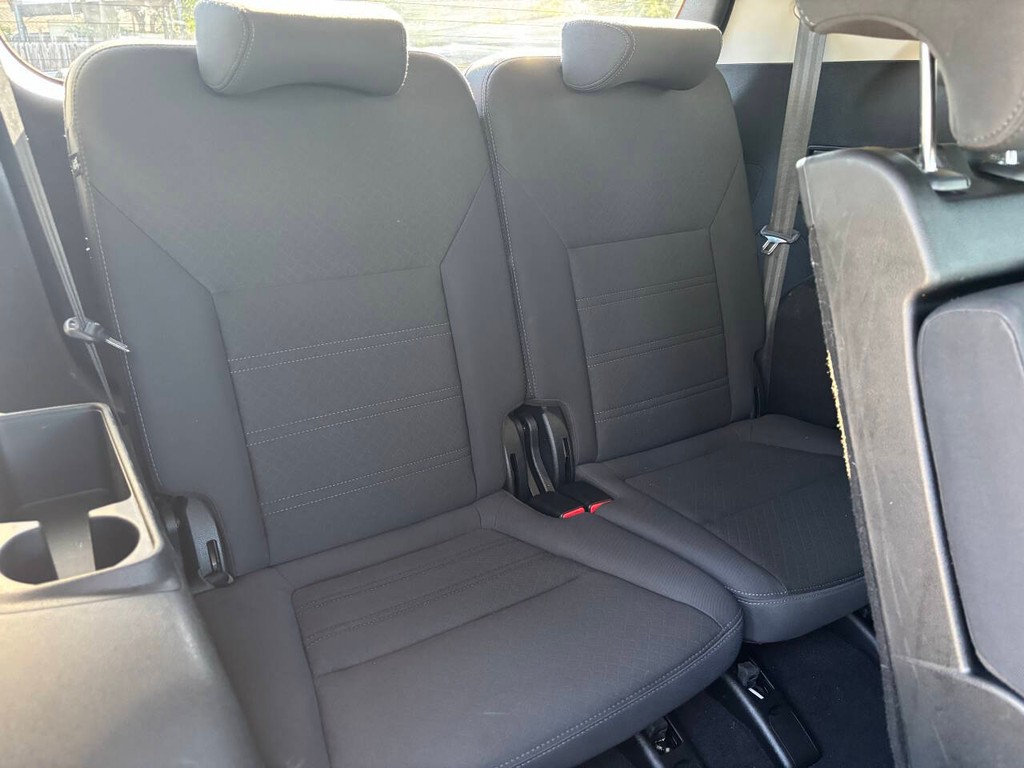 Kia Sorento Vehicle Full-screen Gallery Image 13