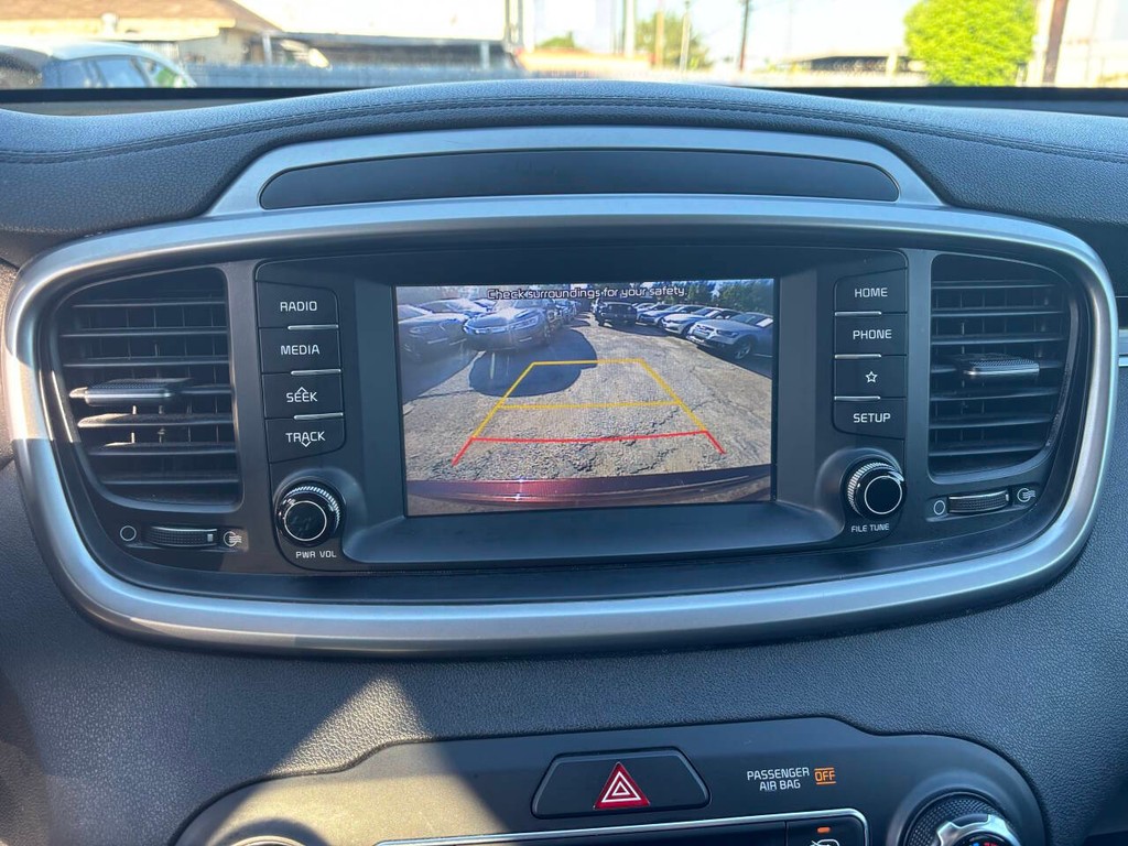 Kia Sorento Vehicle Full-screen Gallery Image 16