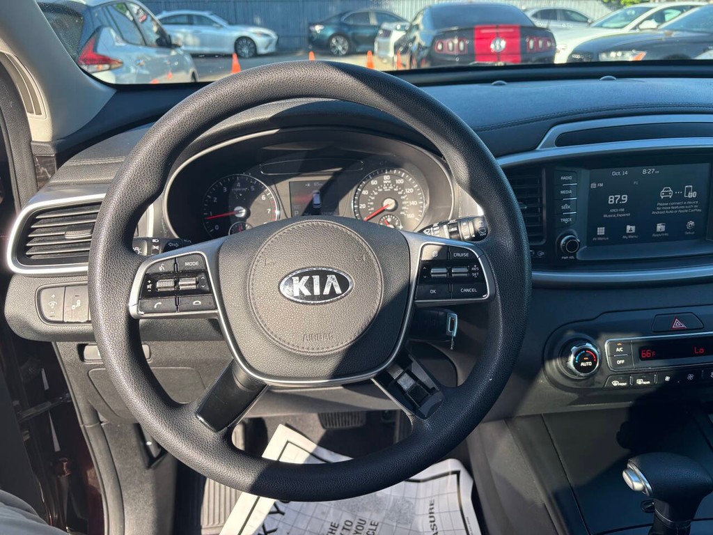 Kia Sorento Vehicle Full-screen Gallery Image 18