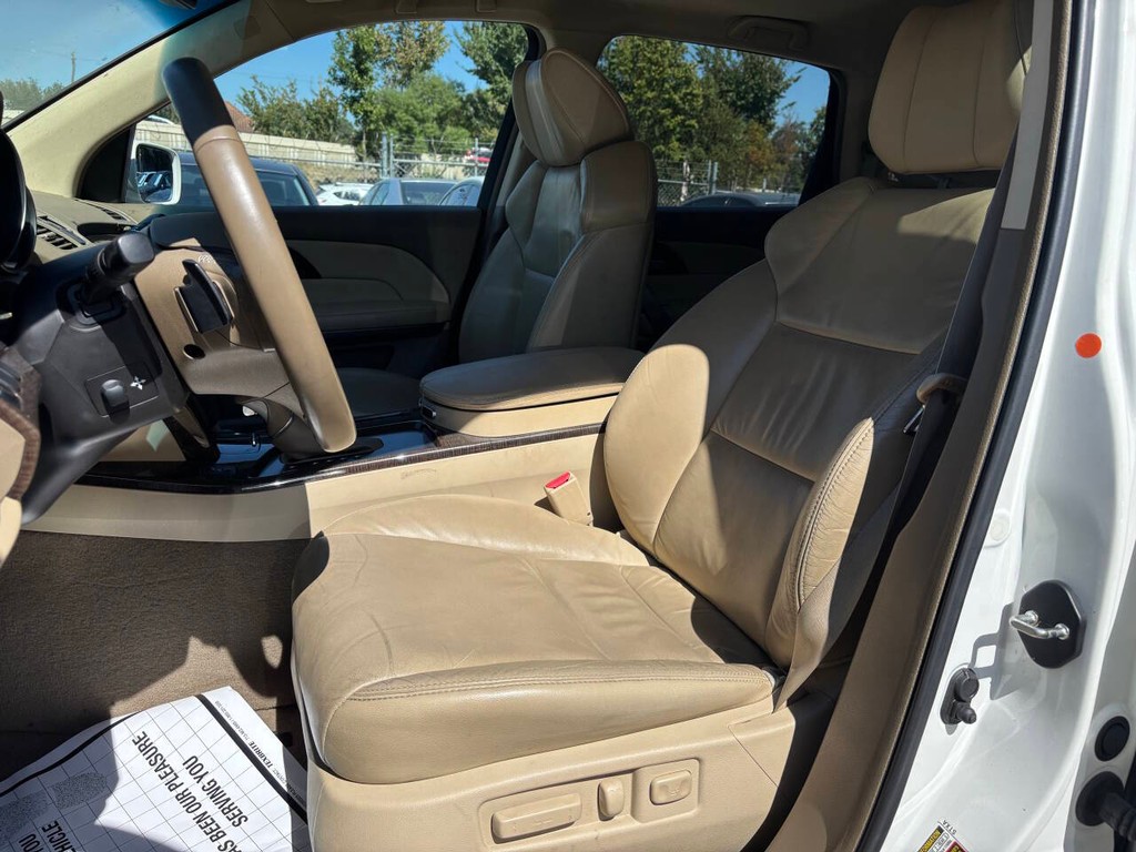 Acura MDX Vehicle Full-screen Gallery Image 09