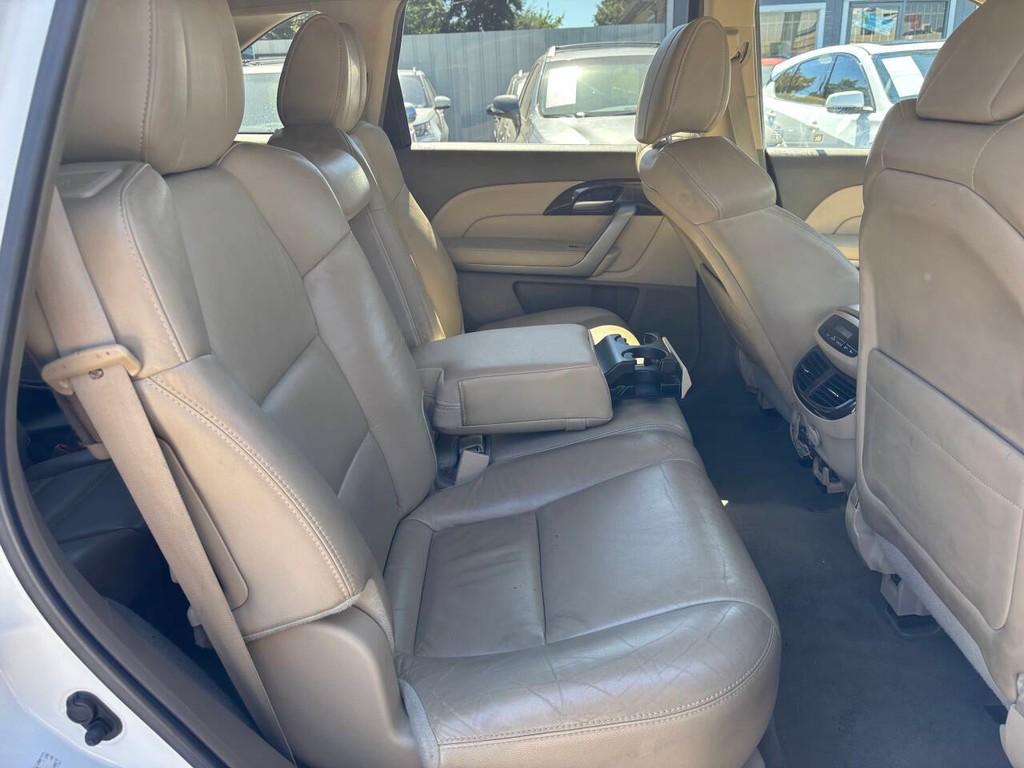Acura MDX Vehicle Full-screen Gallery Image 12