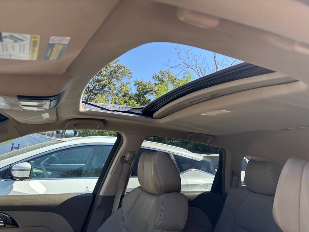 Acura MDX Vehicle Full-screen Gallery Image 19