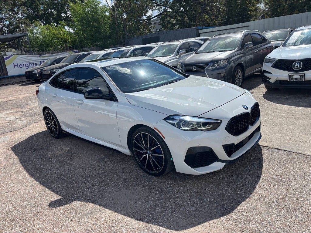 BMW 2 Series Vehicle Full-screen Gallery Image 03