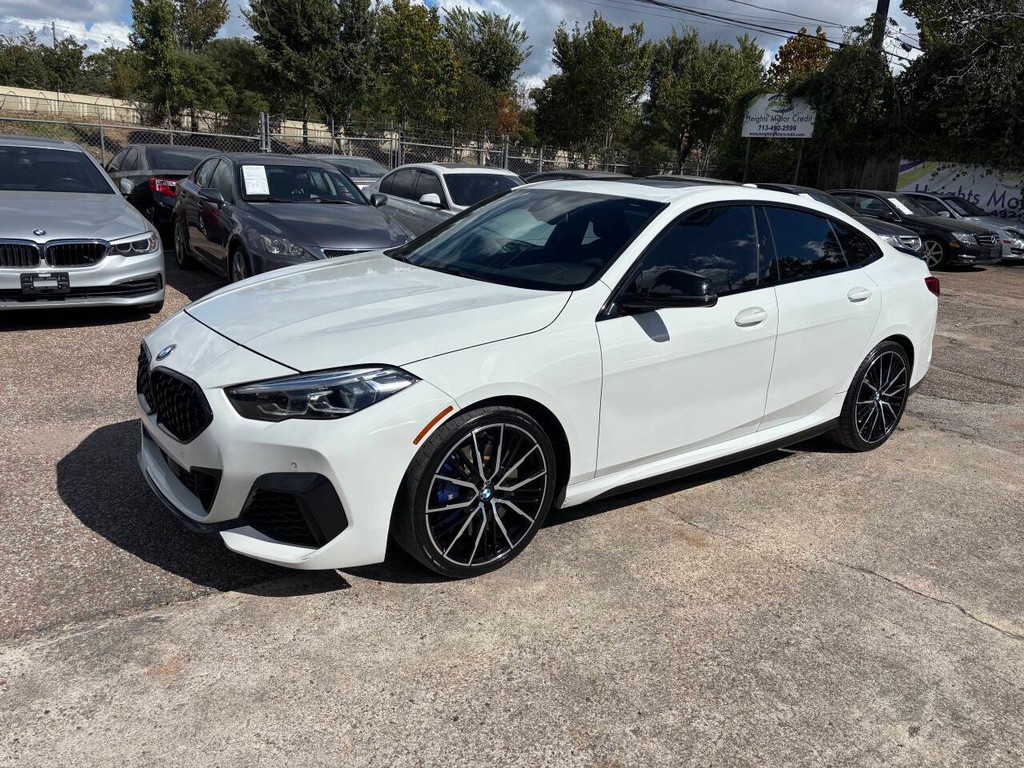 BMW 2 Series Vehicle Full-screen Gallery Image 05