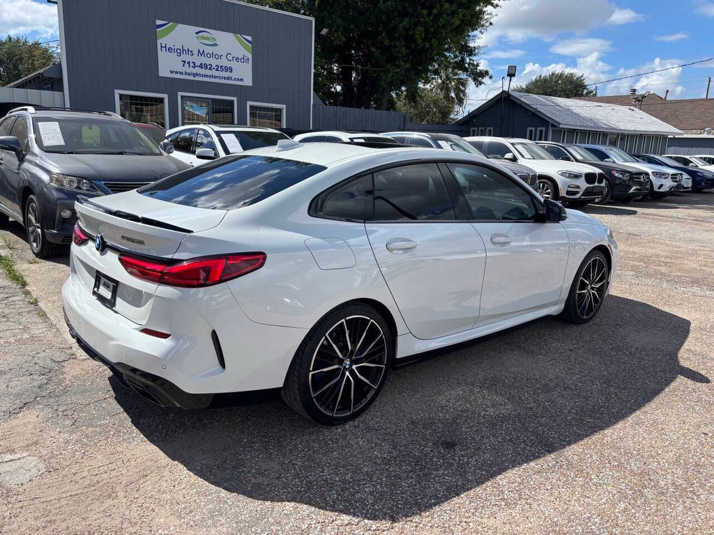 BMW 2 Series Vehicle Full-screen Gallery Image 09