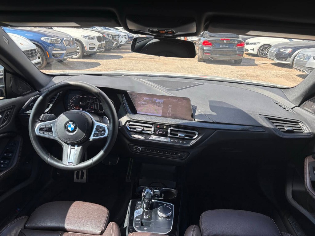 BMW 2 Series Vehicle Full-screen Gallery Image 14