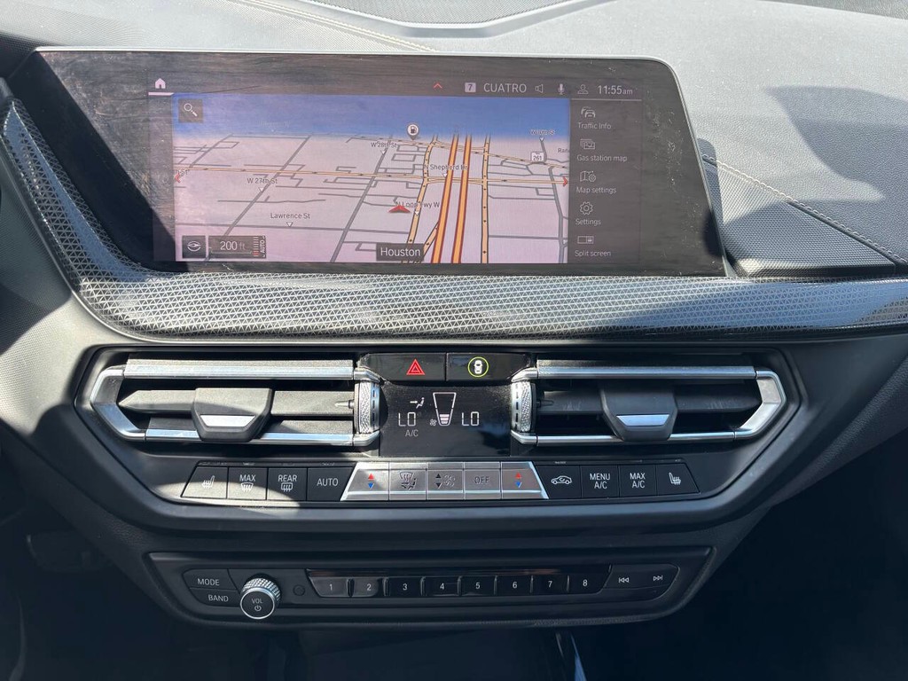 BMW 2 Series Vehicle Full-screen Gallery Image 15