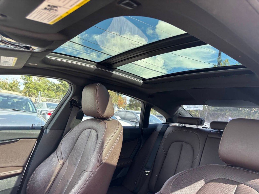 BMW 2 Series Vehicle Full-screen Gallery Image 19