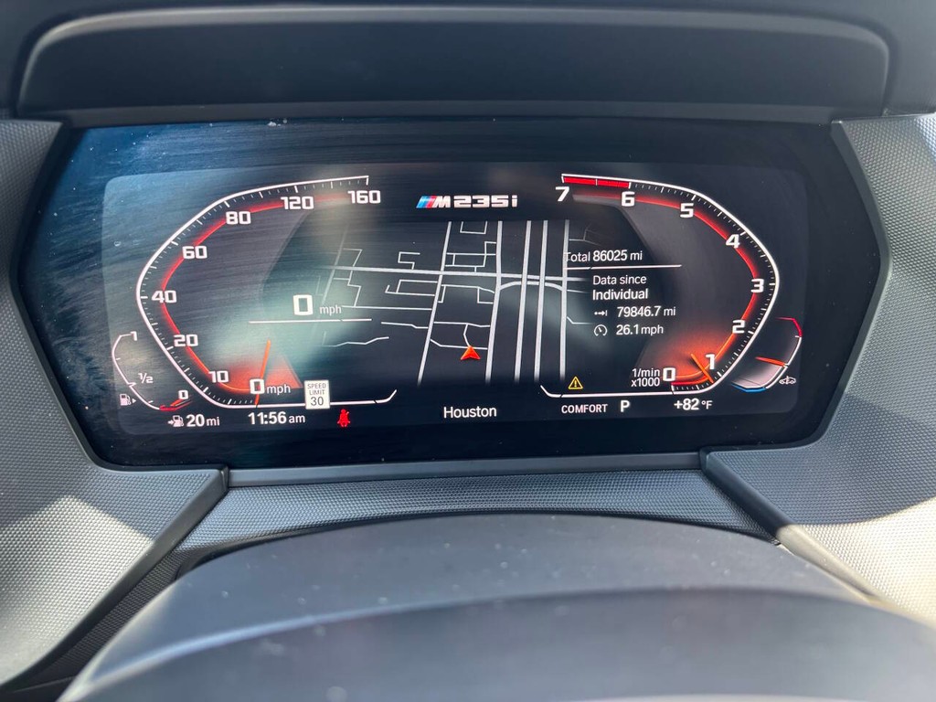 BMW 2 Series Vehicle Full-screen Gallery Image 20