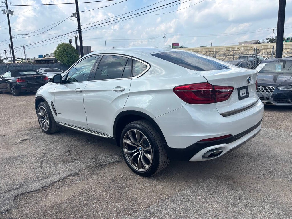 BMW X6 Vehicle Full-screen Gallery Image 05