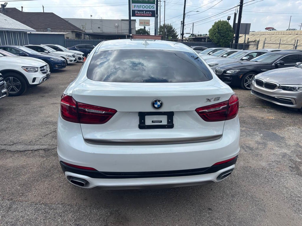 BMW X6 Vehicle Full-screen Gallery Image 06