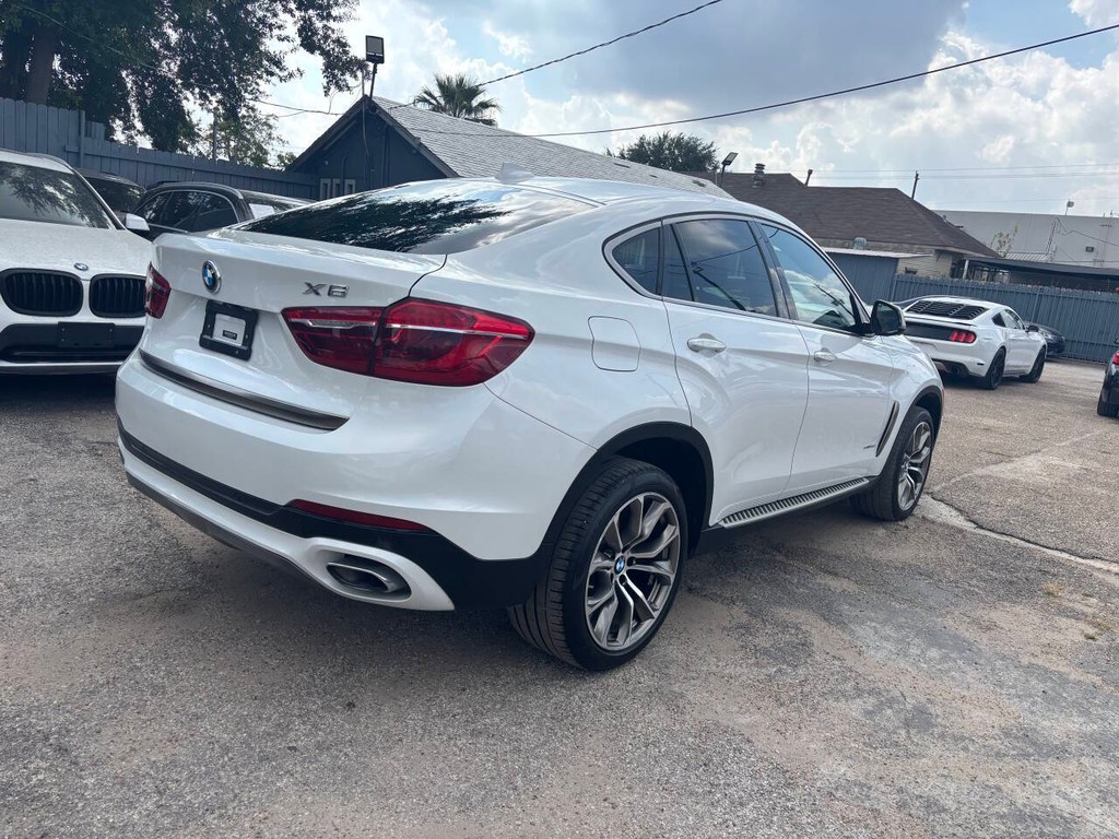 BMW X6 Vehicle Full-screen Gallery Image 07