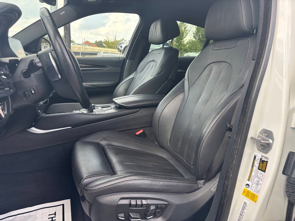 BMW X6 Vehicle Full-screen Gallery Image 09