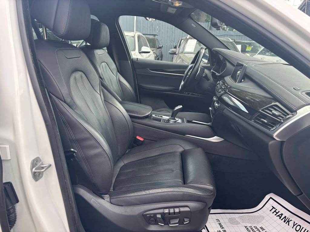 BMW X6 Vehicle Full-screen Gallery Image 10