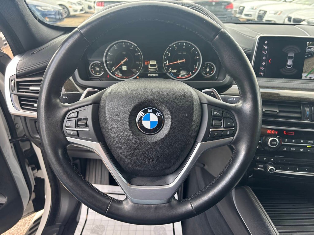 BMW X6 Vehicle Full-screen Gallery Image 18