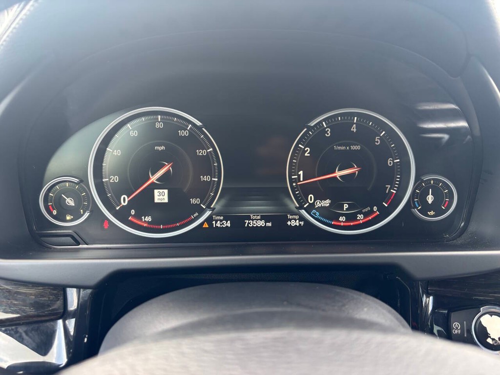 BMW X6 Vehicle Full-screen Gallery Image 20