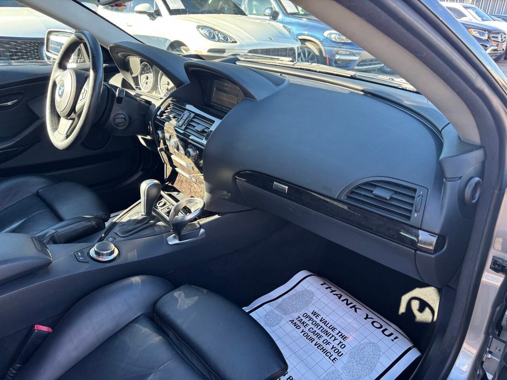 BMW 6 Series Vehicle Full-screen Gallery Image 10