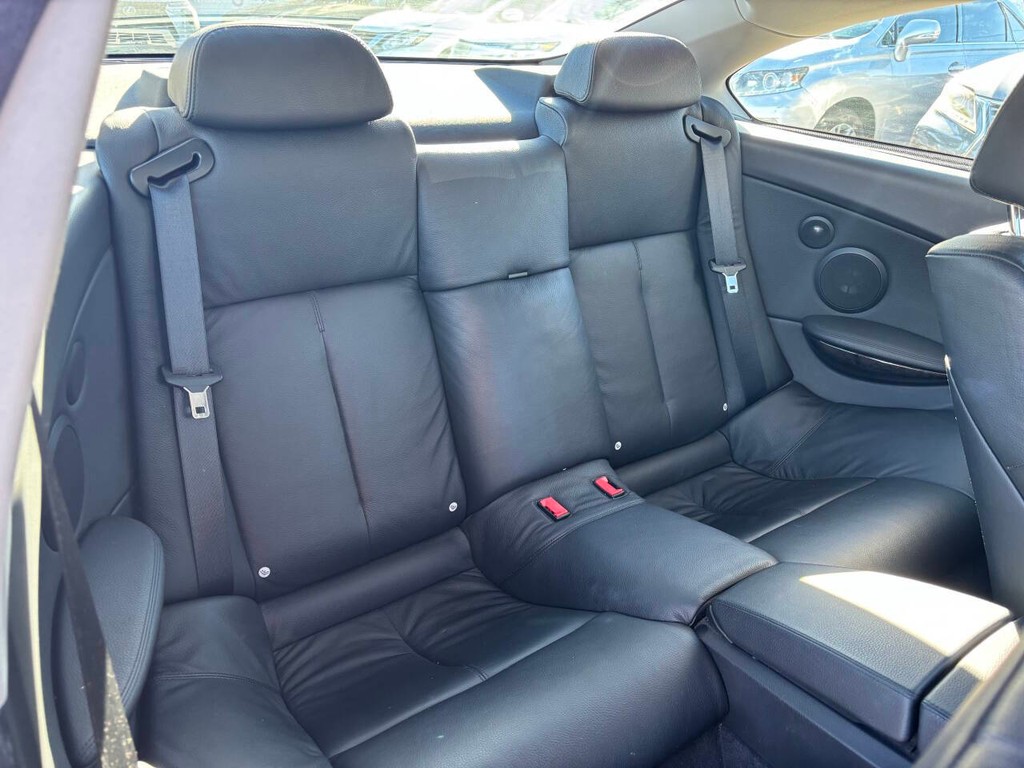 BMW 6 Series Vehicle Full-screen Gallery Image 13