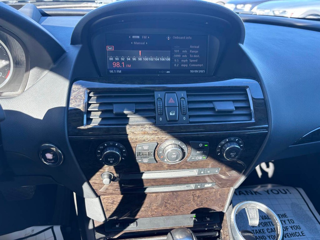 BMW 6 Series Vehicle Full-screen Gallery Image 15