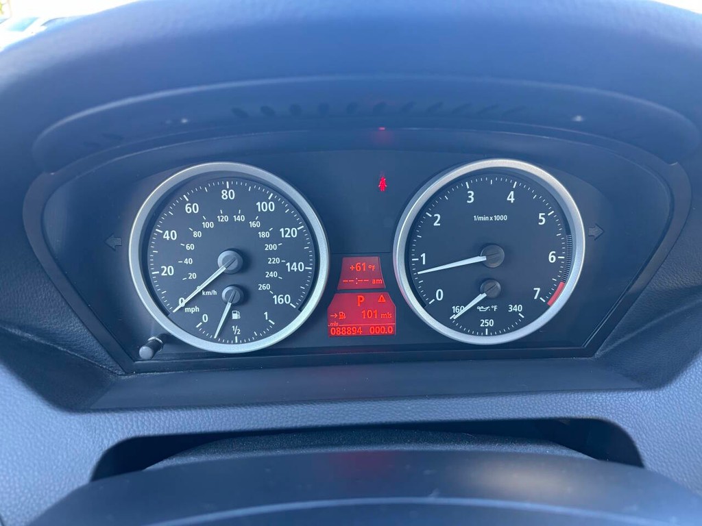 BMW 6 Series Vehicle Full-screen Gallery Image 20